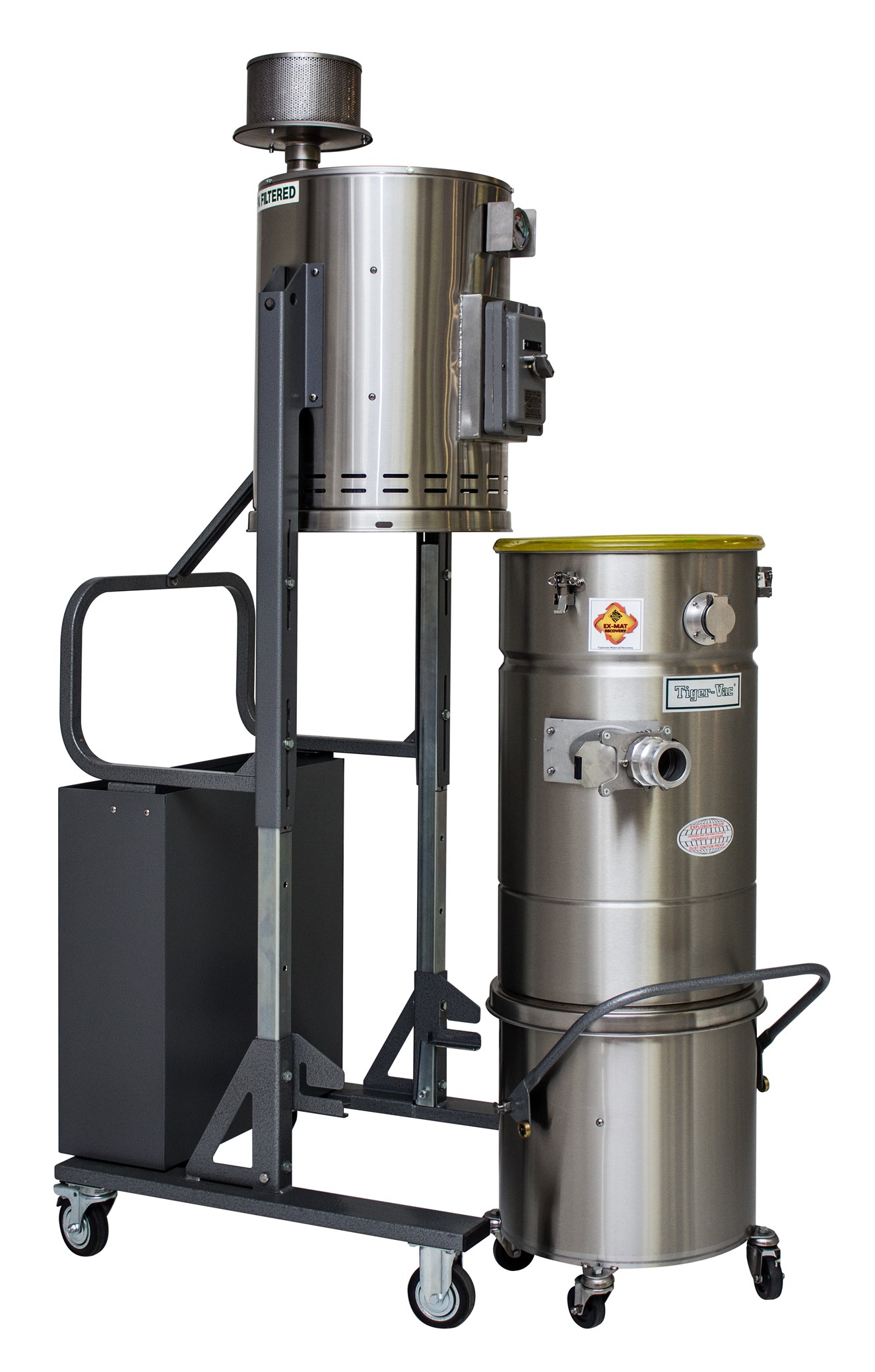 Detachable recovery tank and filter chamber