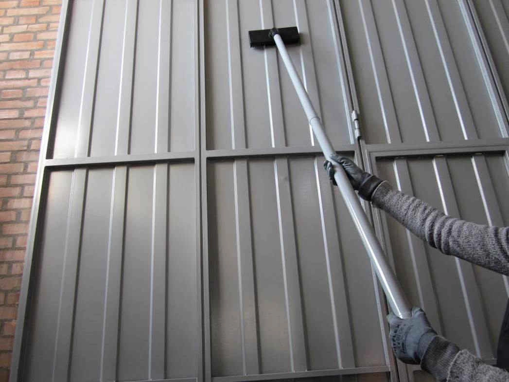 WALLY vægbørste detaljefoto – børstestrimmel og aluminiumshus