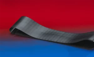 NORRES CONNECT 228 elastisk beskyttelsestape i sort polyurethan – fremvist på bord med let bølgeform.