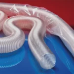 Let, fleksibel og sammentrykkelig PUR-slange leveret komprimeret i plastpose.