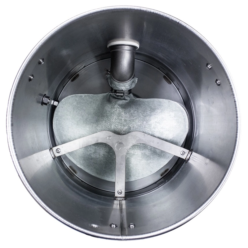 Indvendigt vue af IT-40L recovery tank med monteret ledende wet recovery bag og støttearm – viser vandbadets opsamlingsområde