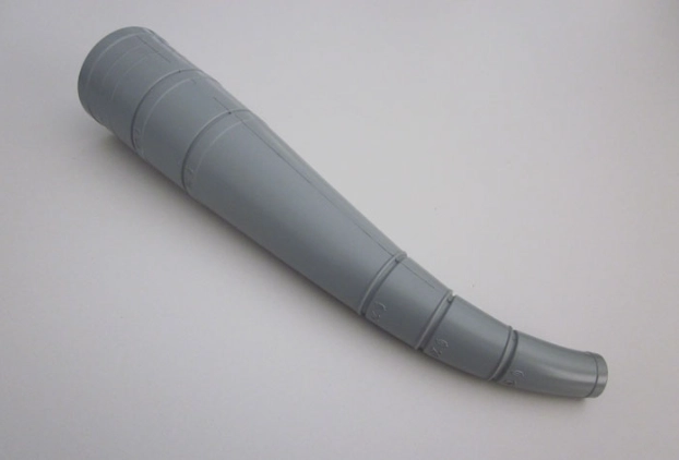 PREDATOR oliebestandigt udsugningssystem i industriel anvendelse med konisk sugerør med bøjning