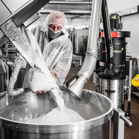 Depureco DF075 DEX 1/3D anvendt til opsamling af luftbårent støv ved åbne kar.