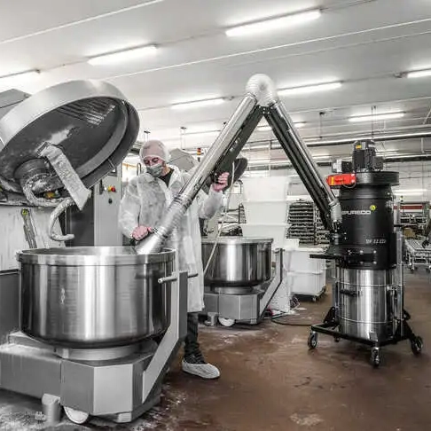 Depureco DF075 DEX 1/3D anvendt til punktudsugning over procesudstyr i produktionsmiljø.